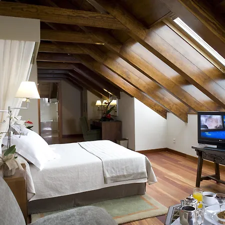 De Cruz De 4* クルス・デ・テヘーダ