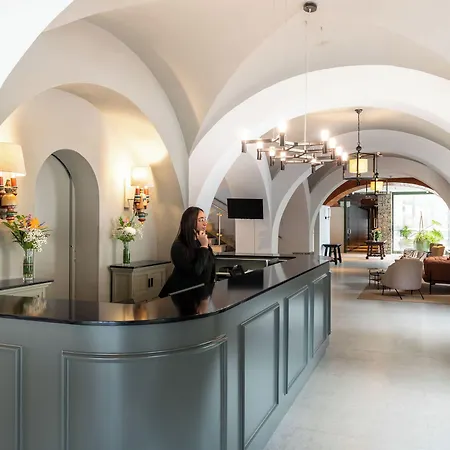 De Cruz De 4* クルス・デ・テヘーダ